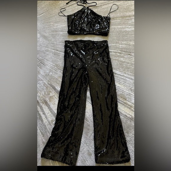 House of Harlow 1960 Dresses & Skirts - NWOT House of Harlow 1960 Halter Neck Crop Top Pants Set Black Sequin S
